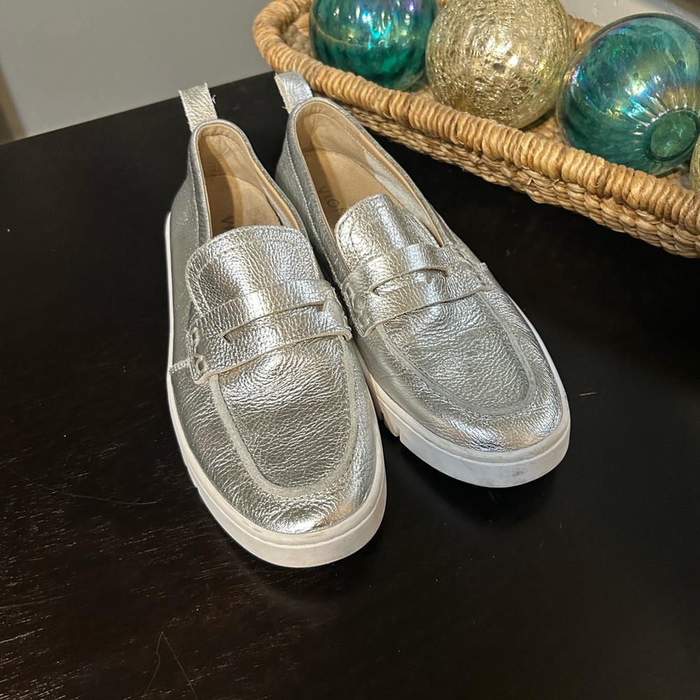 Vionic Uptown Penny Loafer Silver Metallic Leather Comfort Shoes Size 8 - Picture 3 of 10